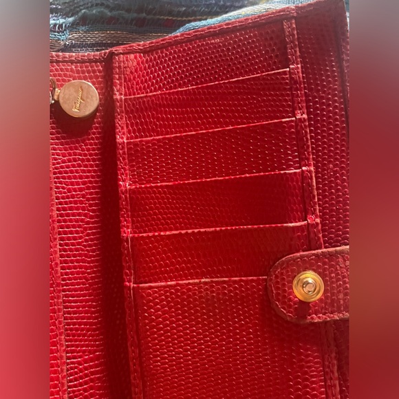 Red leather Salvatore Ferragamo long wallet. Apx 8 x 4“. Vintage condition. - Picture 13 of 14